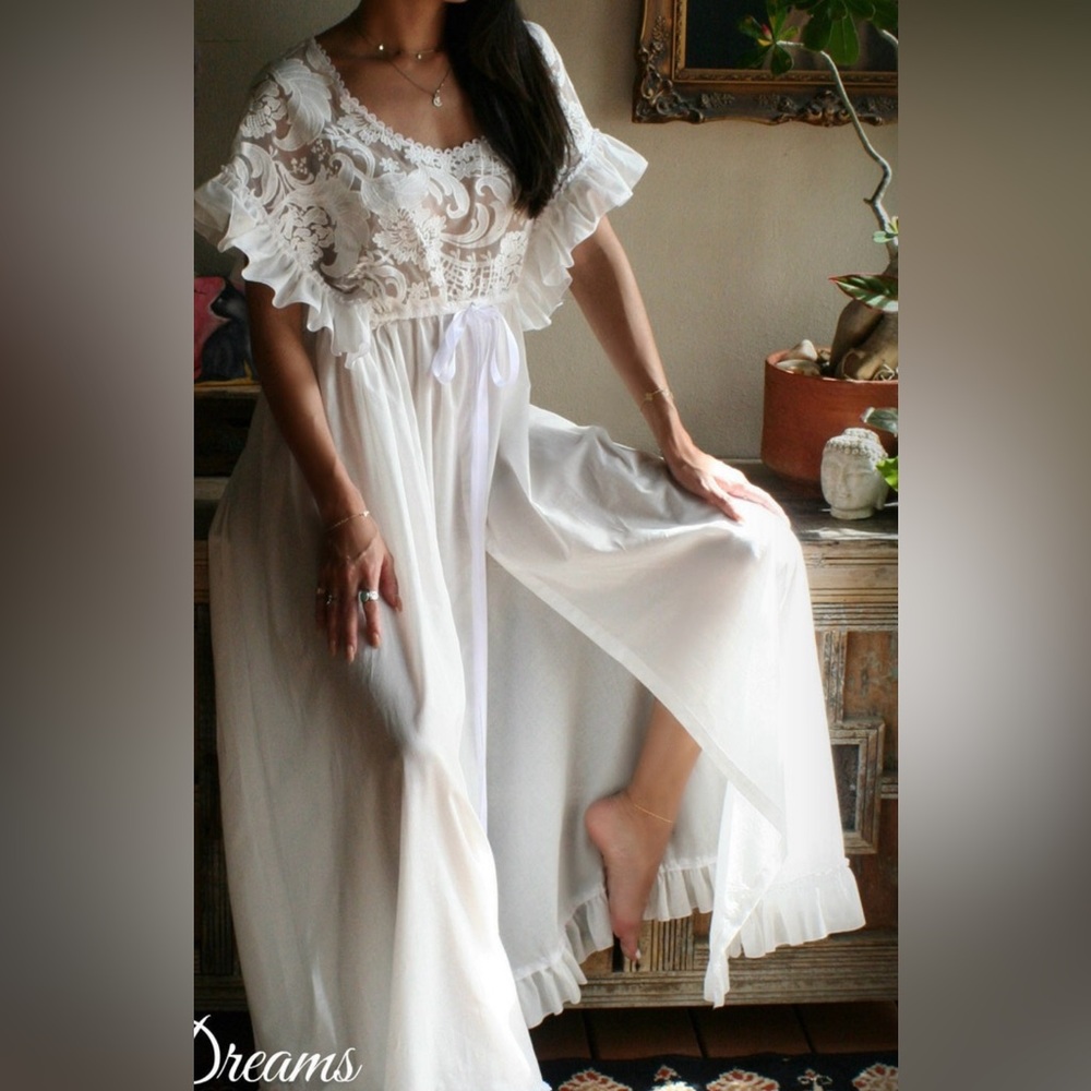 Elegant White Embroidered Cotton & Lace Nightgown - never worn